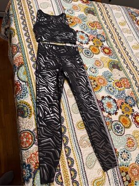 Peloton Black Zebra-Print High-Waisted Leggings and Crop Tank